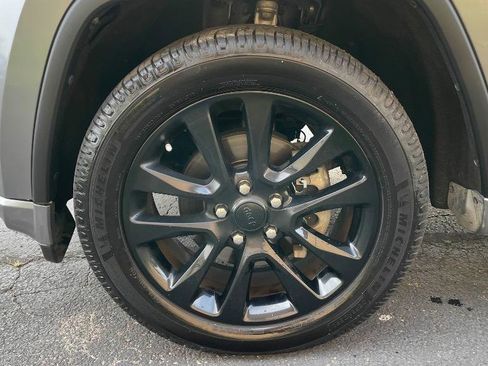 Used 2017 Jeep Grand Cherokee Altitude RWD image 31