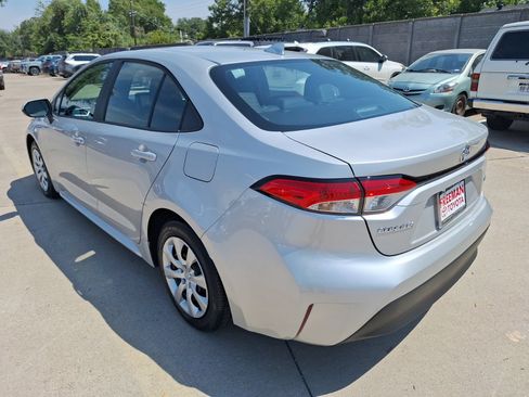 Used 2026 Toyota Corolla LE FWD image 4