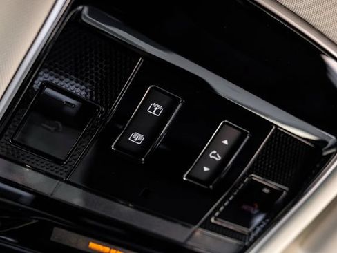 New 2026 Land Rover Range Rover Long Wheelbase SE AWD/4WD image 32