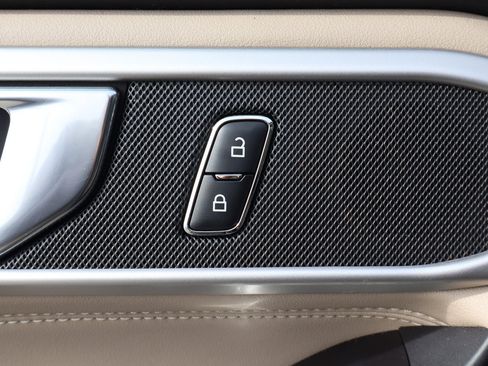 Used 2020 Ford Explorer XLT w/ Equipment Group 202A image 15