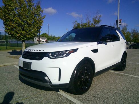 Used 2018 Land Rover Discovery HSE image 19