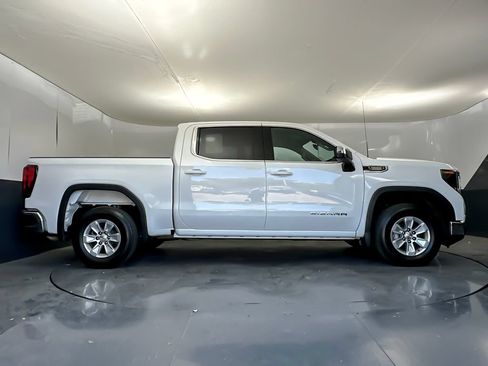 Used 2024 GMC Sierra 1500 SLE RWD image 2