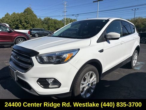 Used 2017 Ford Escape SE FWD image 2