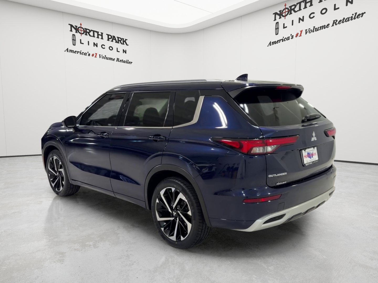 Used 2024 Mitsubishi Outlander SEL FWD image 3