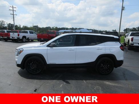 Used 2024 GMC Terrain SLT w/ Infotainment Package II FWD image 10