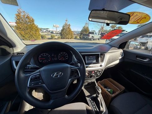 Used 2019 Hyundai Accent SE image 17