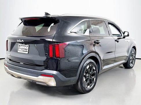 Used 2024 Kia Sorento S FWD image 4