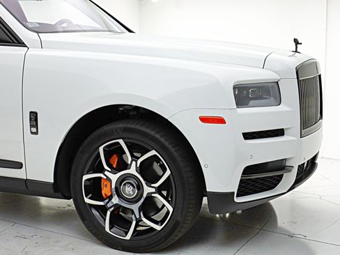 Used 2023 Rolls-Royce Cullinan Black Badge AWD/4WD image 16