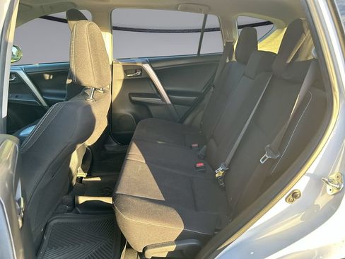 Used 2018 Toyota RAV4 XLE FWD image 29