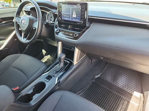 Used 2022 Toyota Corolla Cross LE w/ Moonroof Package AWD/4WD image 17