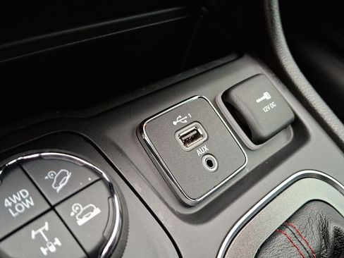 Certified 2020 Jeep Cherokee Trailhawk w/ Cold Weather Group image 25