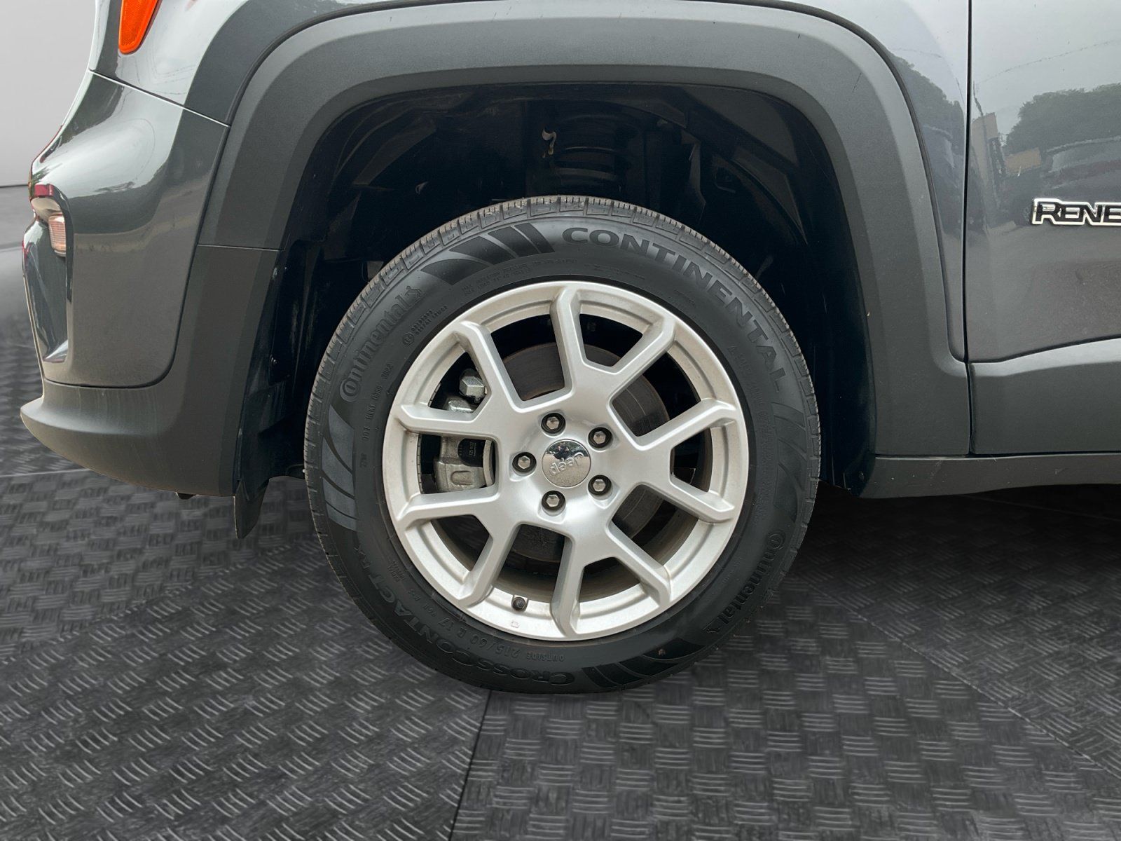 Used 2023 Jeep Renegade Latitude AWD/4WD image 16