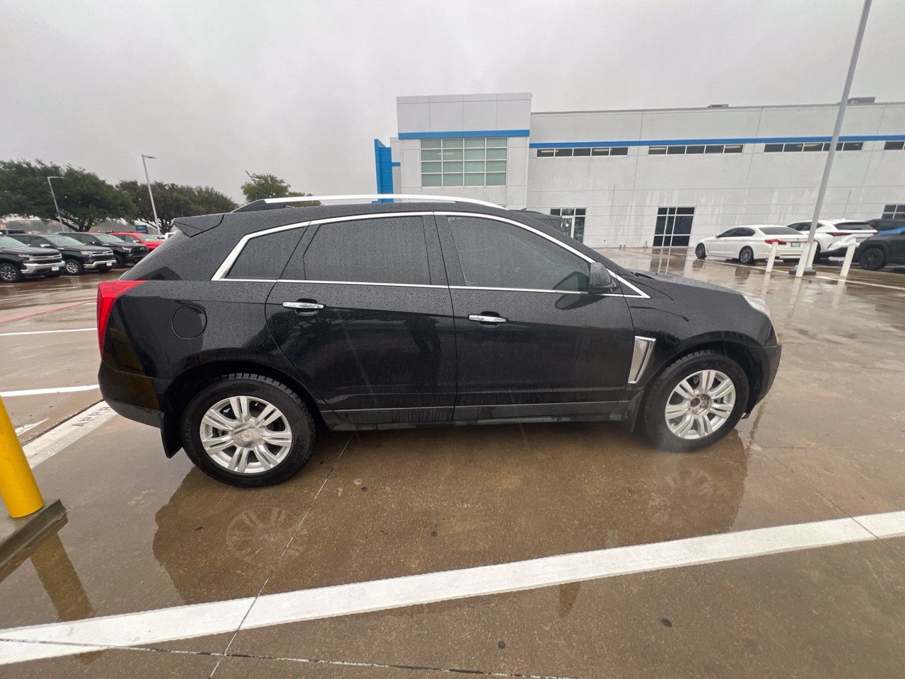 Used 2015 Cadillac SRX Luxury w/ Driver Awareness Package FWD image 4