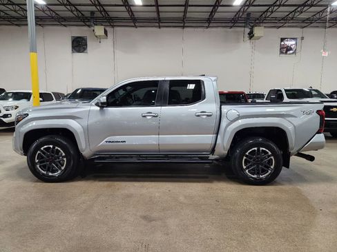 Used 2024 Toyota Tacoma TRD Sport RWD image 7