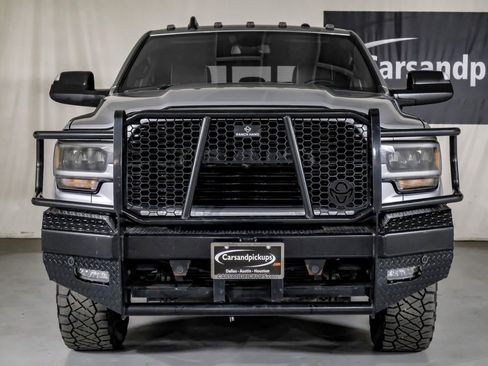 Used 2022 RAM 2500 Laramie w/ Night Edition AWD/4WD image 3