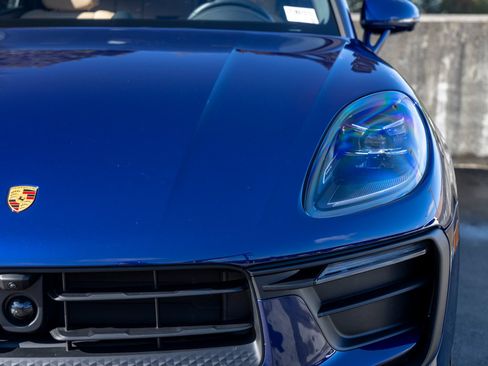 Certified 2026 Porsche Macan AWD/4WD image 15