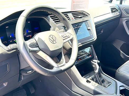 Used 2023 Volkswagen Tiguan SE FWD image 12