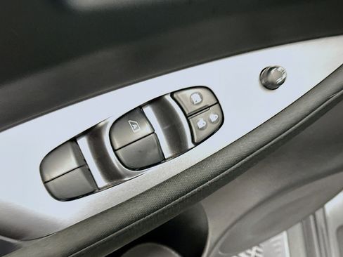 Used 2025 Nissan Leaf S FWD image 15