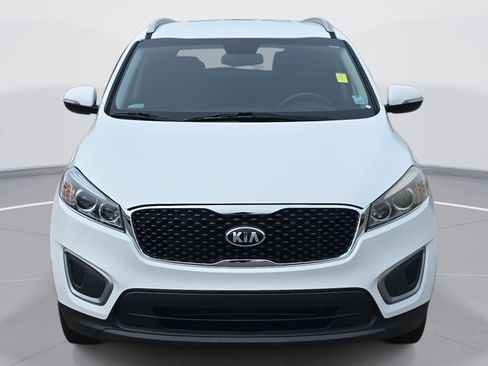 Used 2016 Kia Sorento LX image 2