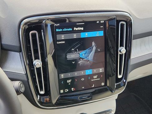 Used 2025 Volvo XC40 B5 Ultra w/ Protection Package Premier image 16