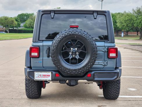 Used 2025 Jeep Wrangler Sport image 4