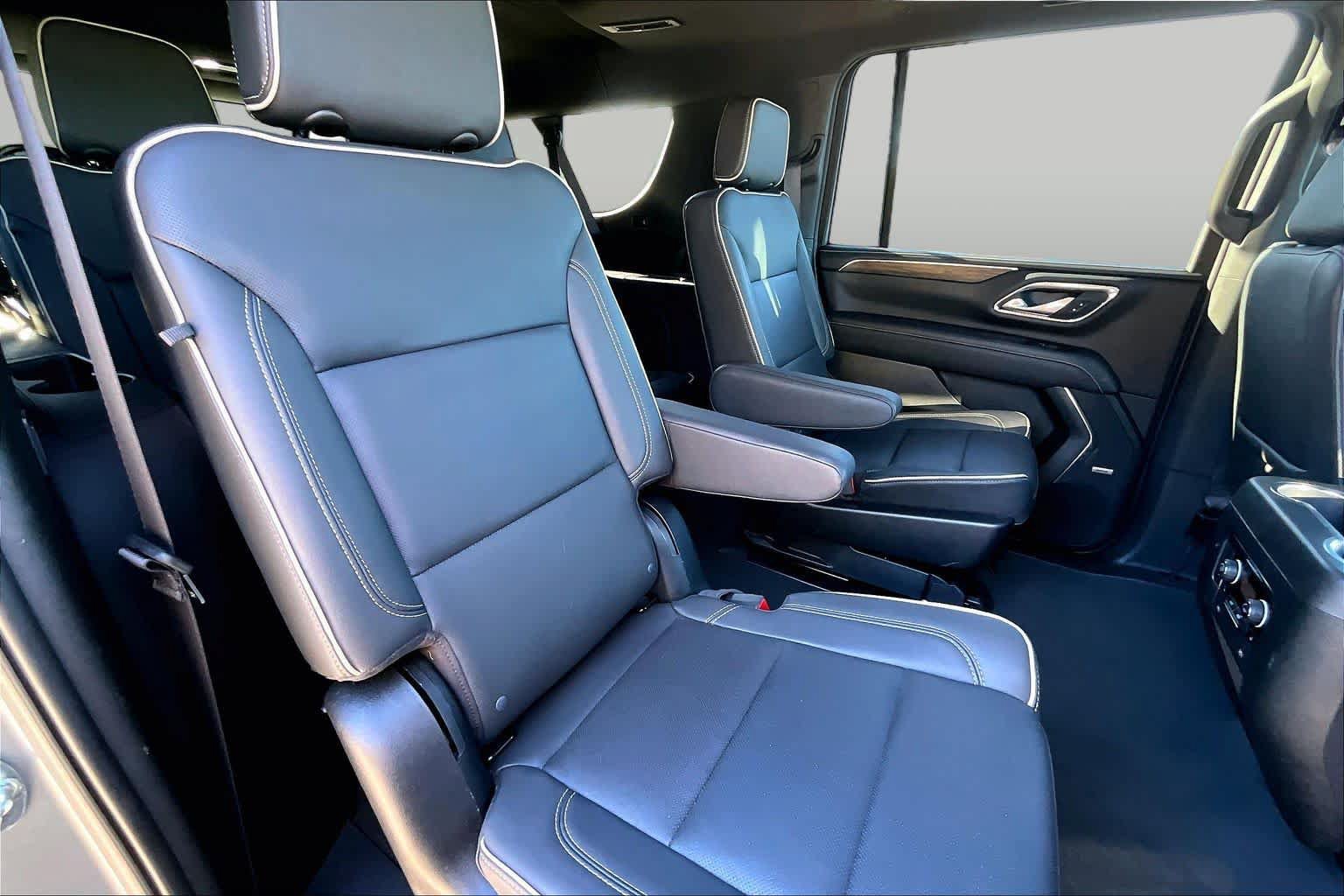 Used 2023 Chevrolet Suburban Premier RWD image 19