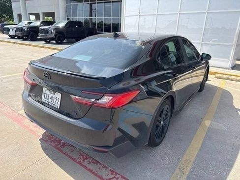 Used 2025 Toyota Camry SE FWD image 8