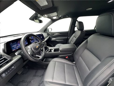 Used 2025 Chevrolet Traverse LT AWD/4WD image 19