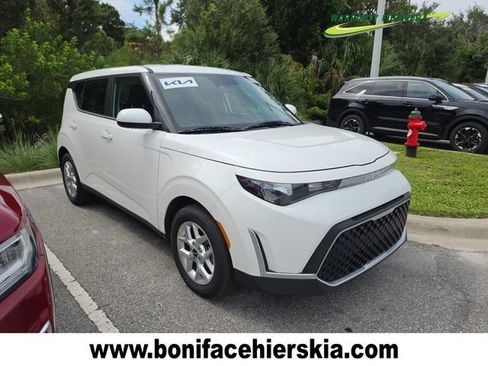 Certified 2025 Kia Soul LX w/ LX Technology Package FWD image 1