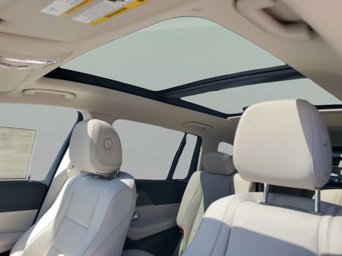 Certified 2026 Mercedes-Benz GLS 450 4MATIC image 18
