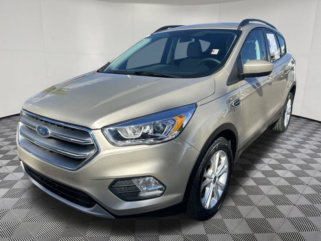 Used 2017 Ford Escape SE w/ Equipment Group 201A FWD image 3