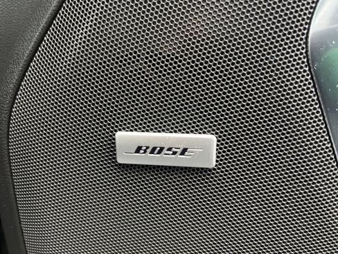 Used 2023 GMC Yukon SLT w/ SLT Luxury Package image 12