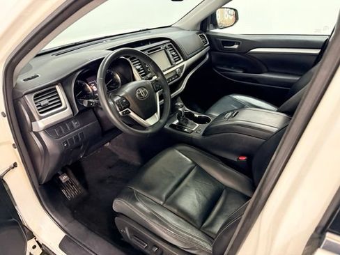 Used 2016 Toyota Highlander XLE AWD/4WD image 14