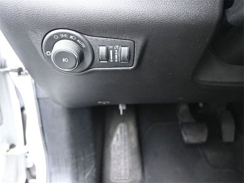 Used 2024 Jeep Compass Latitude image 16