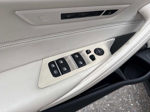 Used 2021 BMW M550i xDrive M550i xDrive w/ Executive Package image 19