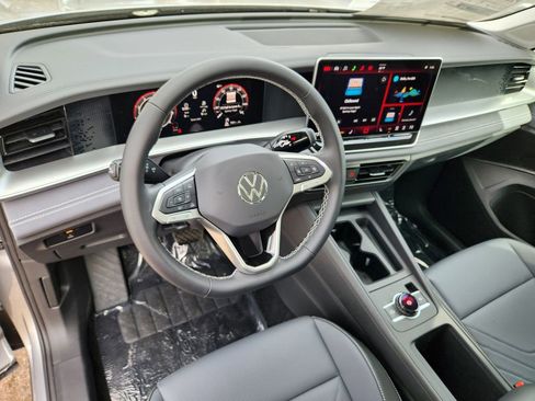 New 2026 Volkswagen Tiguan SE image 9