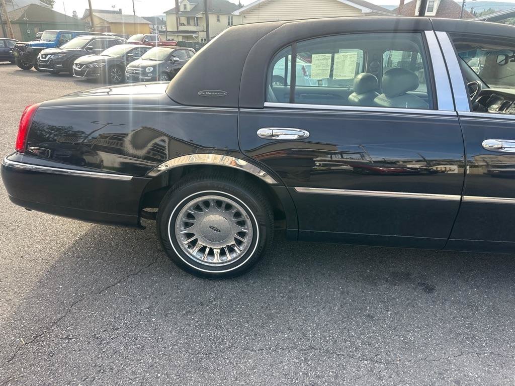 Used 2002 Lincoln Town Car Cartier RWD image 29