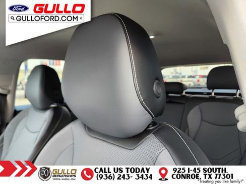 Used 2025 Volkswagen Tiguan SE FWD image 15