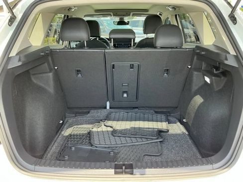 Used 2025 Volkswagen Taos SE FWD image 18