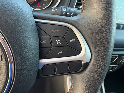 Used 2021 Jeep Compass Latitude AWD/4WD image 15