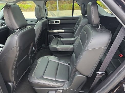 Certified 2022 Ford Explorer XLT w/ Equipment Group 202A image 19