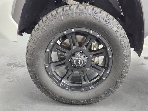 Used 2023 Toyota Tundra Limited image 5