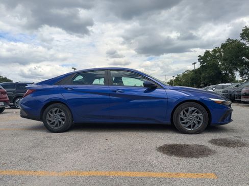 Certified 2024 Hyundai Elantra SEL FWD image 3