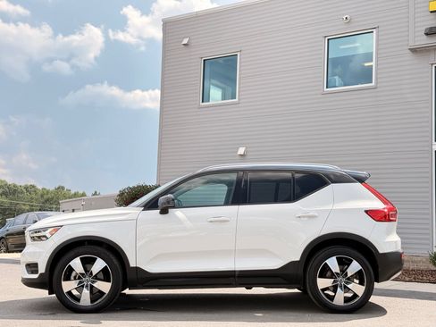 Used 2020 Volvo XC40 T4 Momentum w/ Protection Package FWD image 11