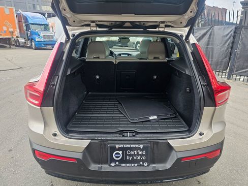 Certified 2023 Volvo XC40 B5 Plus w/ Climate Package image 7