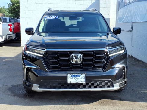 Used 2023 Honda Pilot Touring image 2