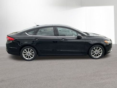 Used 2017 Ford Fusion SE w/ Fusion SE Technology Package FWD image 30