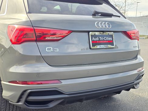 Certified 2025 Audi Q3 2.0T Premium w/ Convenience Package image 38
