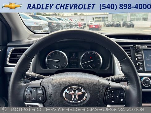 Used 2015 Toyota Highlander Limited AWD/4WD image 6