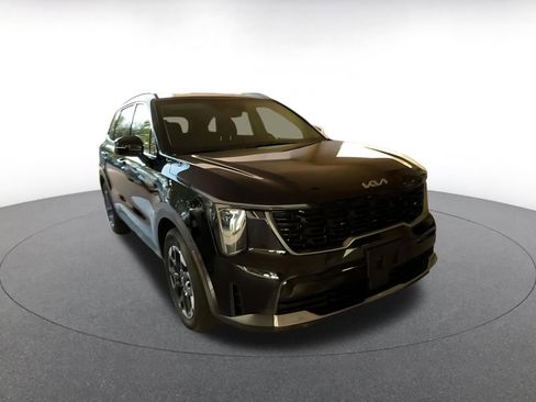 Used 2024 Kia Sorento S image 3